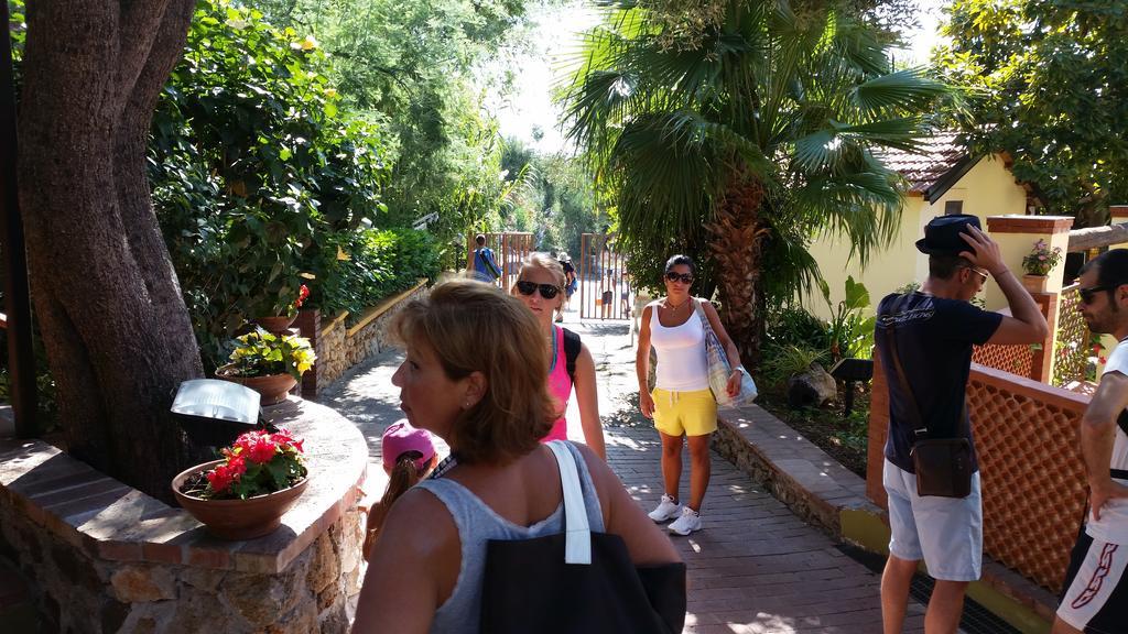 מרינה די קמרוטה Cala Blanca Villaggio Alberghiero מראה חיצוני תמונה